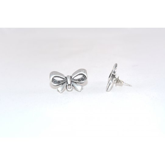 Bow tie stud earrings