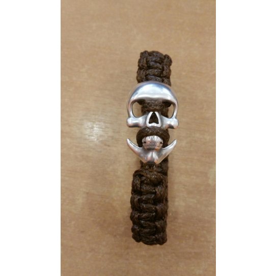 Clasp anchor type skull