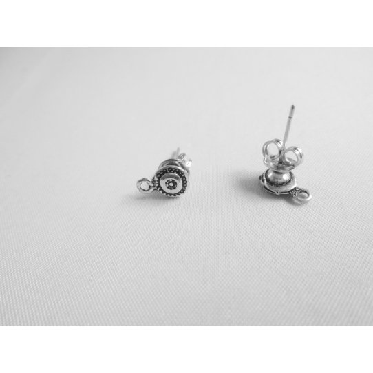 Engraved round stud earrings