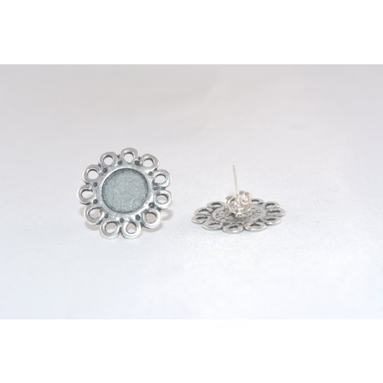 Flower stud earrings