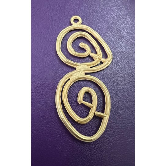 Pendant double spirales 55 x 27mm en or mat