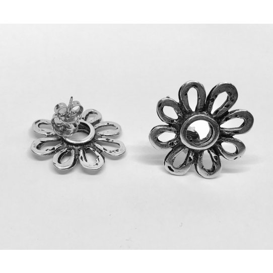 Flower stud earrings