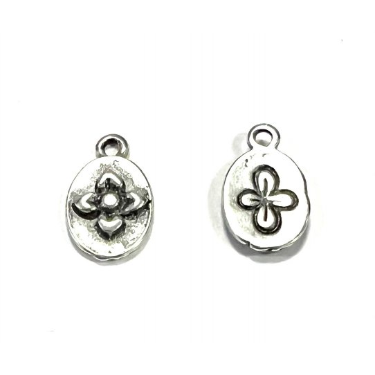 Small double oval pendant face with flower pattern