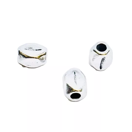 Intercalaire traversant