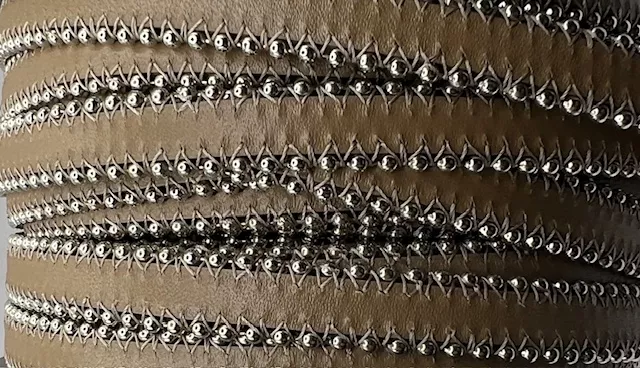 Cuir satiné ou non avec chaîne boule 10 mm