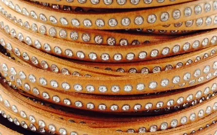 Cuir de veau avec véritable Swarovski 6mm- - Naturel