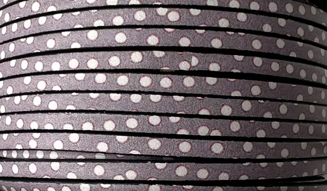 Cuir de veau imprimé 3mm lilas avec bulles blanc