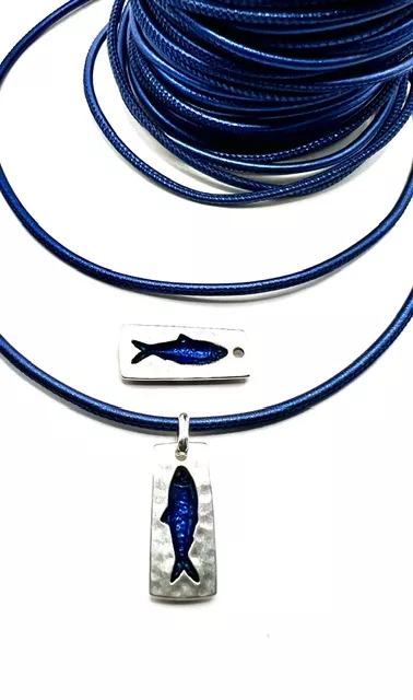 2Pendants  poissons émaillés  bleu marine sur base argent antique
