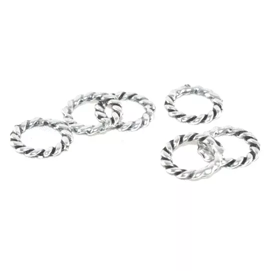 Anneaux fermés torsadés