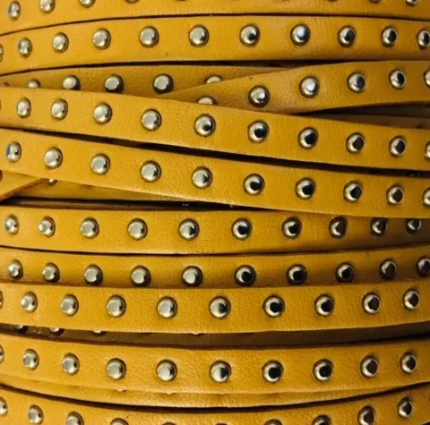 Cuir Veau - Clouté - Plat - 5mm - - moutarde