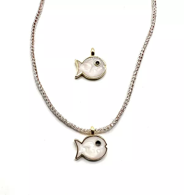 Pendant poisson émaillé nacré sur base  doré à l'or fin 24 carat