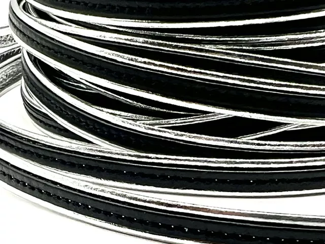 Cuir Nappa double cuirs  argent et noir cousu 6mm