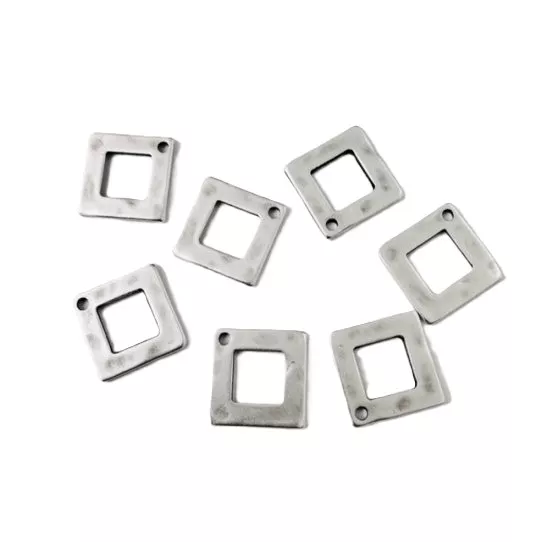 pendant carré martelé 16 x 16 mm