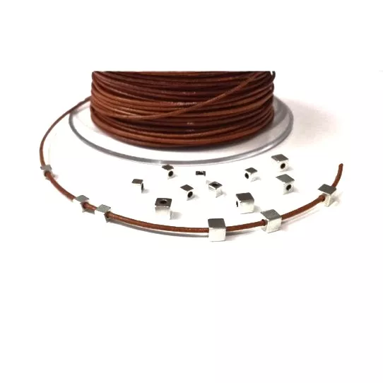 intercalaire cube 4mm trou 1.30mm