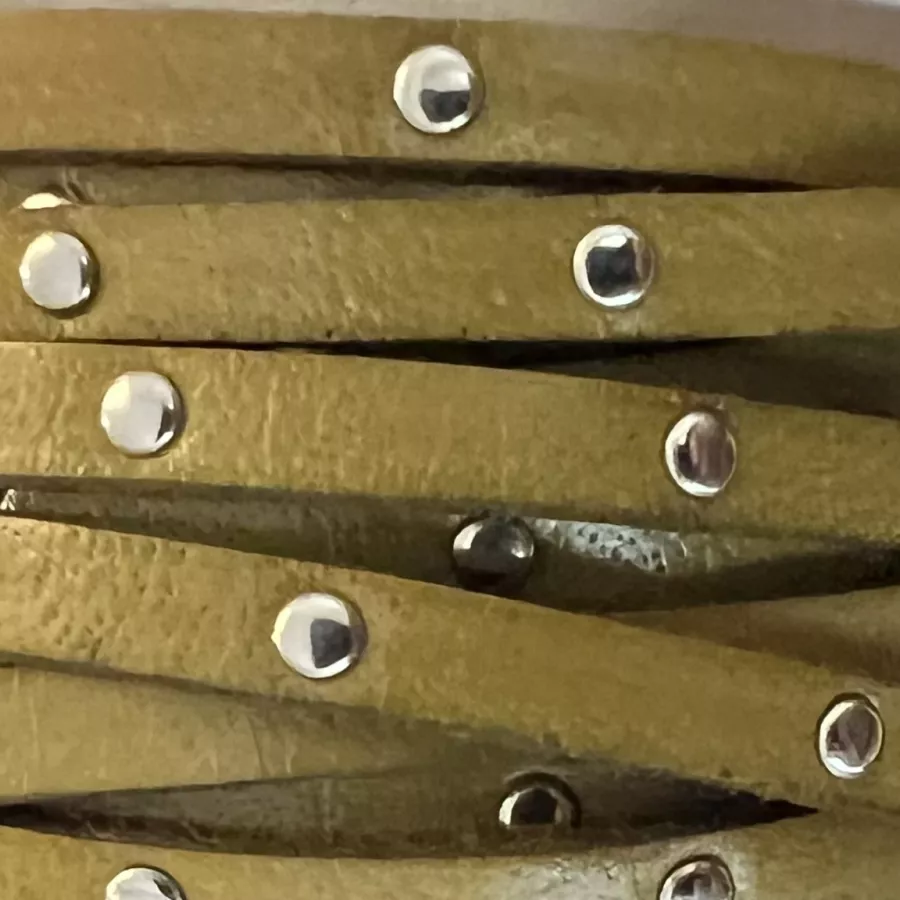 Cuir de veau clouté 5mm-NOUVELLES COULEURS - Vert pistache