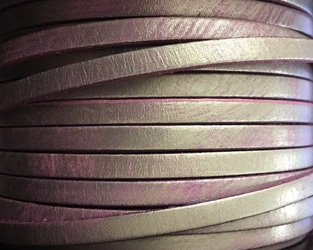 Cuir de veau nacrés 5mm - Fuchsia