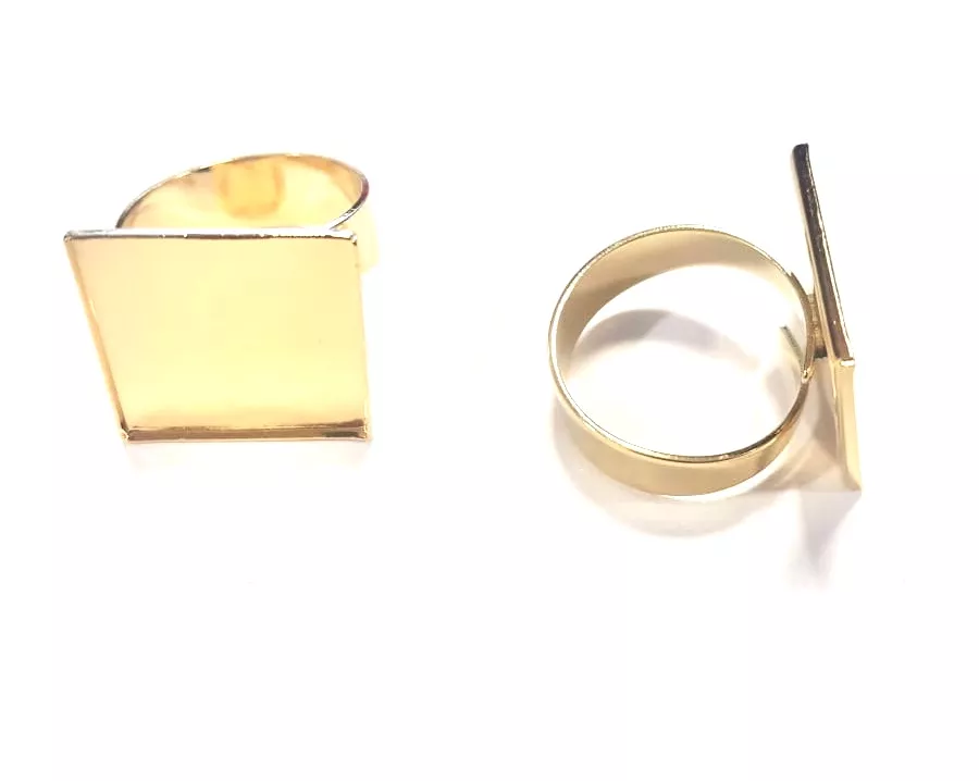 5 Bagues avec plateau 20x20 plaquées en France  - Or