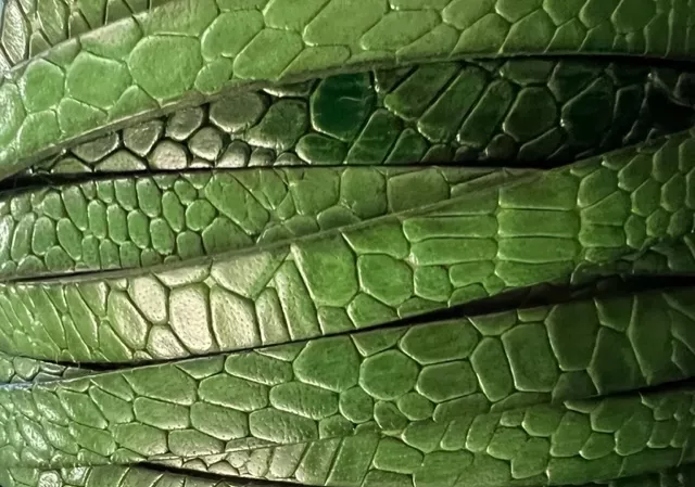 Cuir de Veau motif cailloux 10mm-NOUVLLES COULEURS - Vert