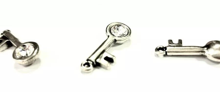 Pendant clé avec strass