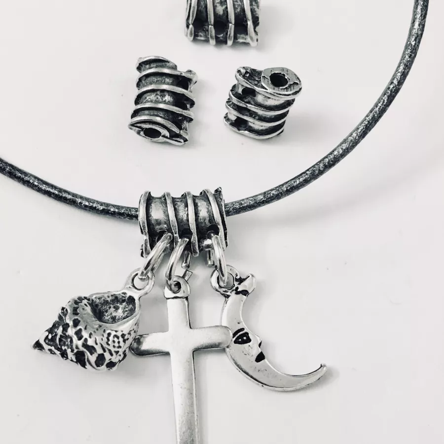 Bélière avec 3 trou pour accrocher pendant 