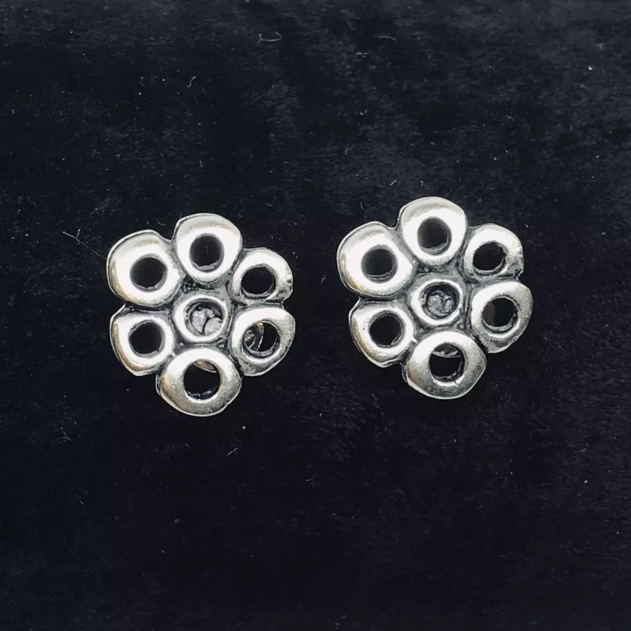 Boucle d’oreille à clou forme fleur 