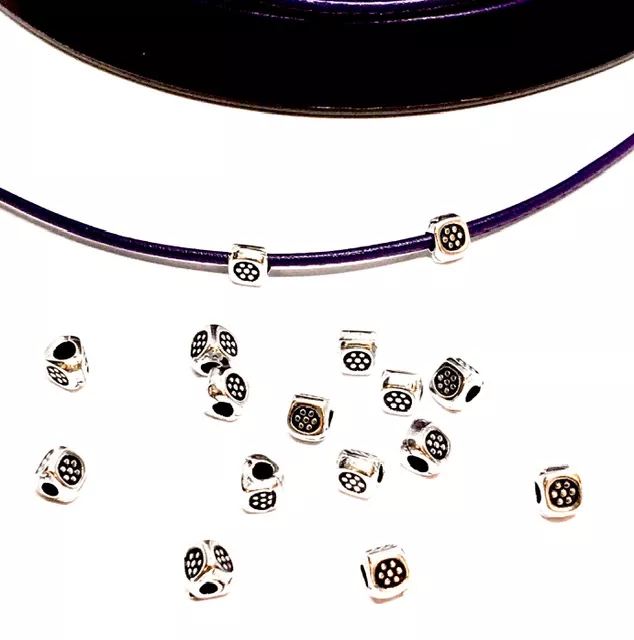 Petite perle pyramidale avec 1.20mm de diamètre