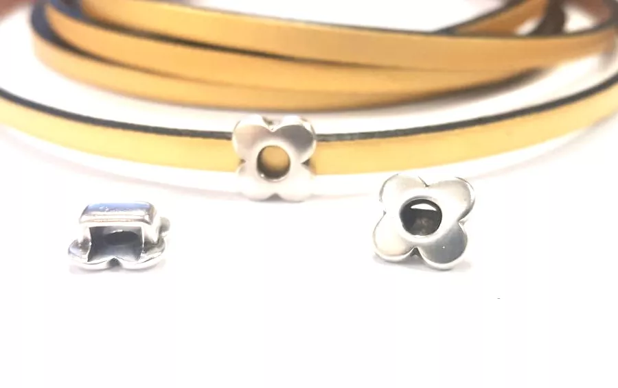 Passant fleur pour cuir 5mm
