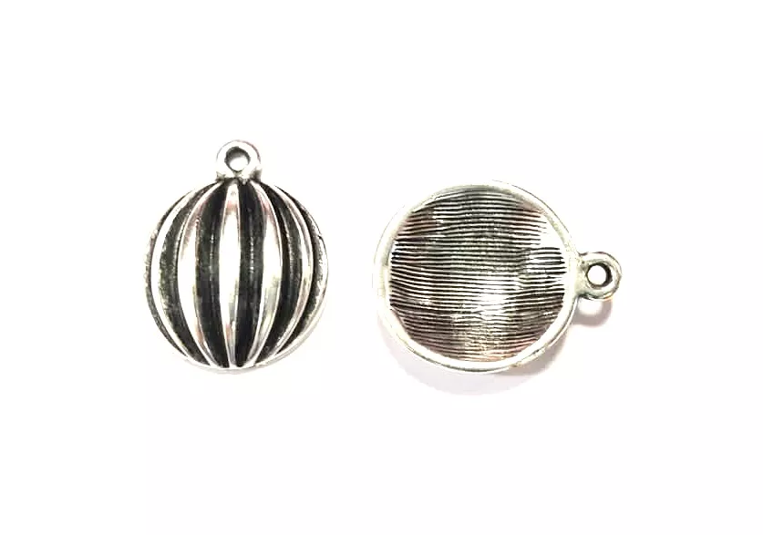 Pendant demi-sphère avec rainures