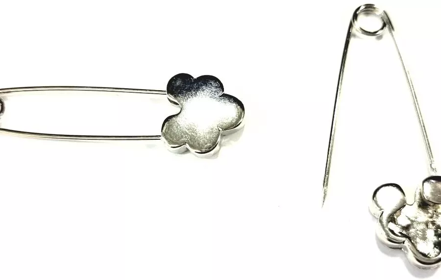 Epingles avec fleur en laiton
