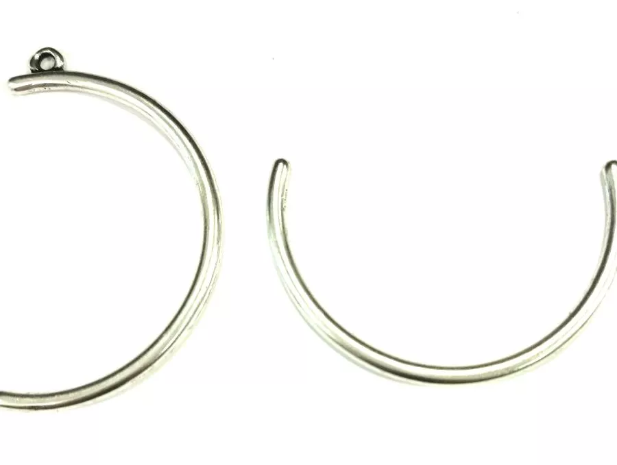 Pendant demi-cercle
