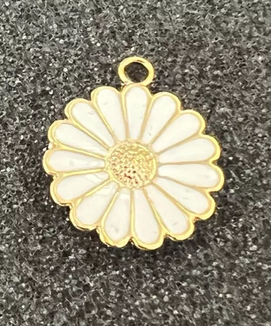 Marguerite émaillé en laiton doré à l'or fin 17.7mm