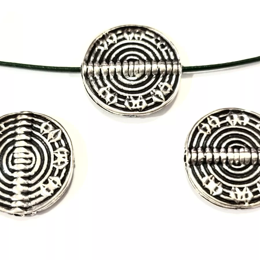 Intercalaire ronde et striée traversant