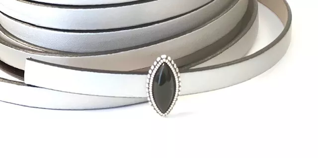 Passant marquise noir pour cuir 10mm