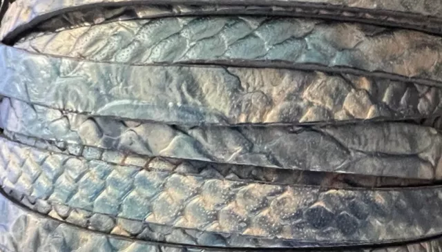 Cuir de veau 10mm motif python bleu metallisé