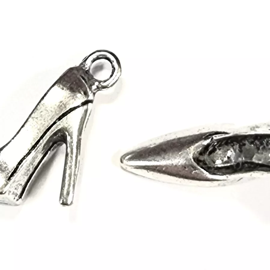 Pendant escarpin à talon aiguille