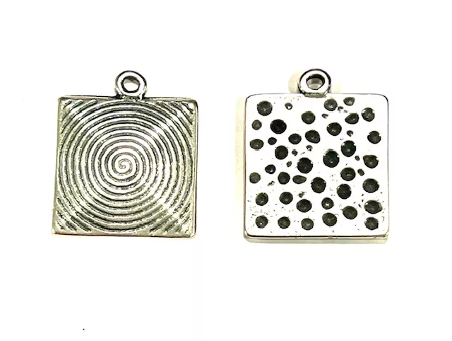 Pendant carré avec 2 faces motif differents