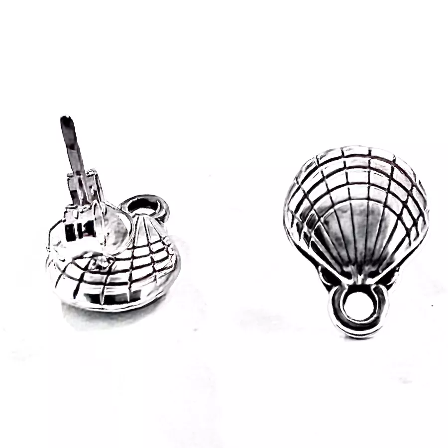 B.O à clous en forme de coquillage