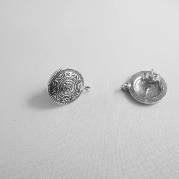 Boucle d'oreilles à clous